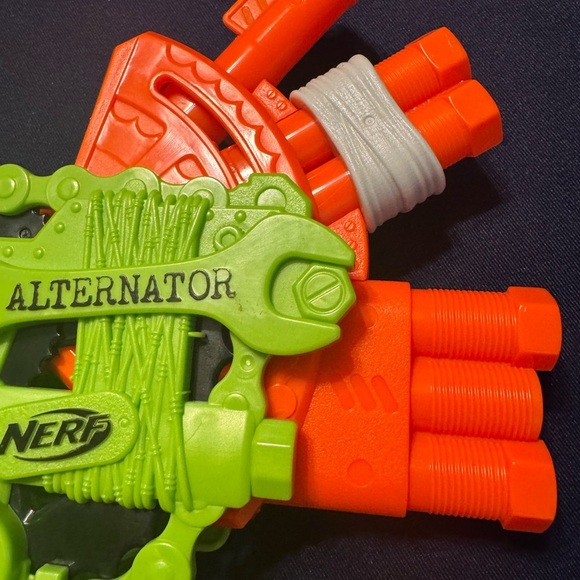 Nerf Zombie strike Alternator Blaster Tested Other Nerf Blasters Listed - Picture 5 of 13